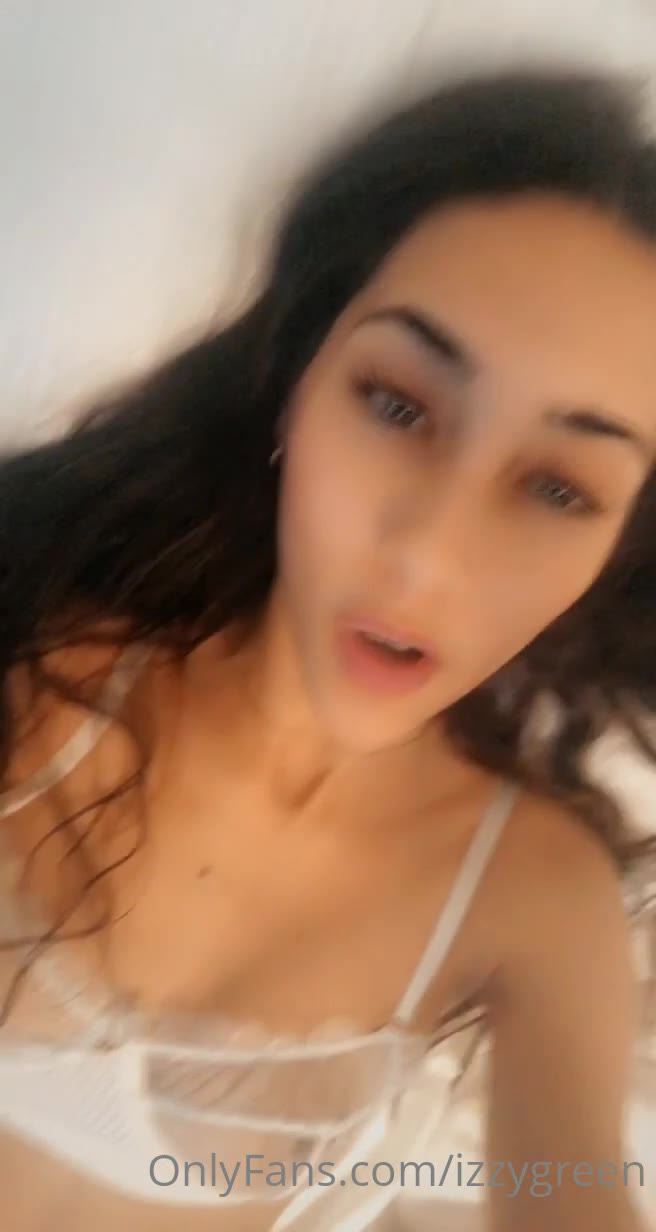 e-girl slim Izzy green nude tits full vid