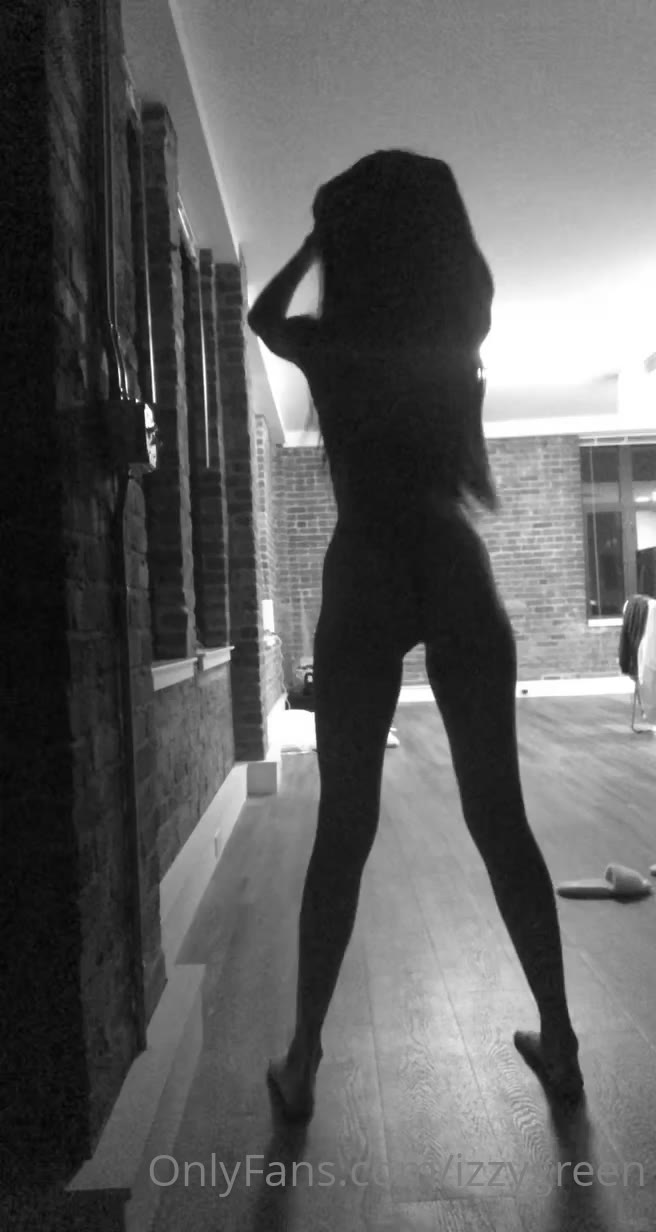 fucktoy Dripping influencer Izzy green onlyfans leak