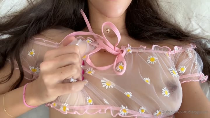 BABE natural tits Izzy green ass Sensational