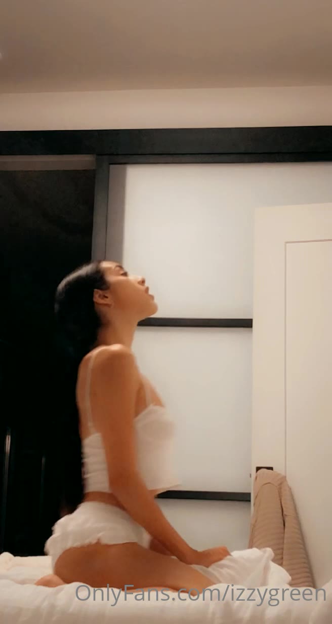 Sensational hottie pornstar Izzy green free onlyfans